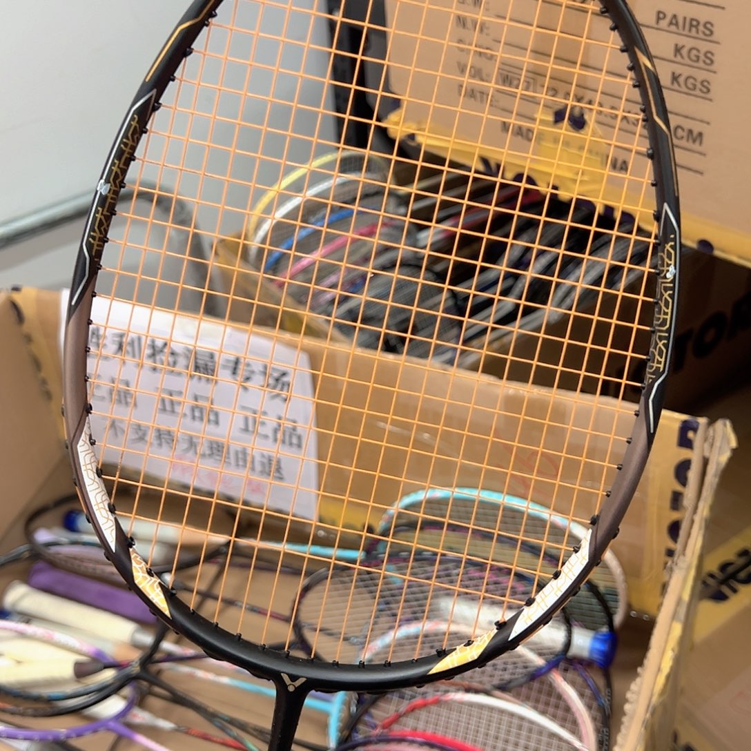 黑金隼瑕疵2处掉漆