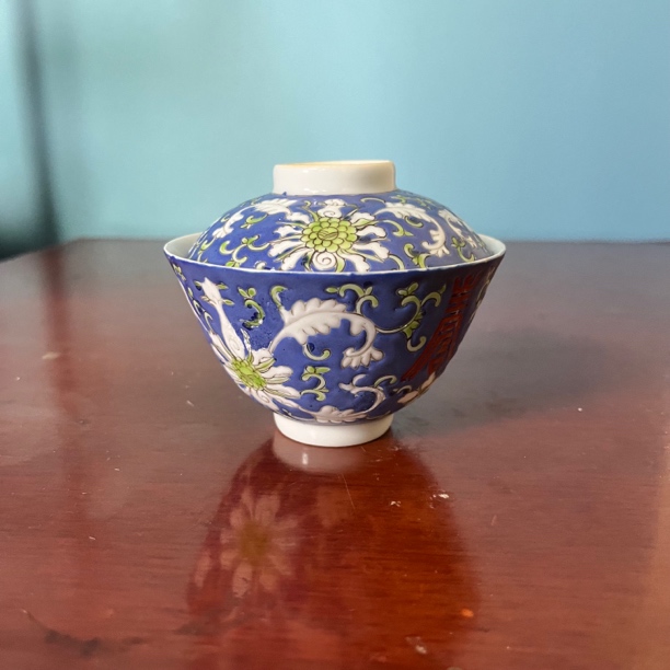 1009 清晚期蓝地宝相花盖碗