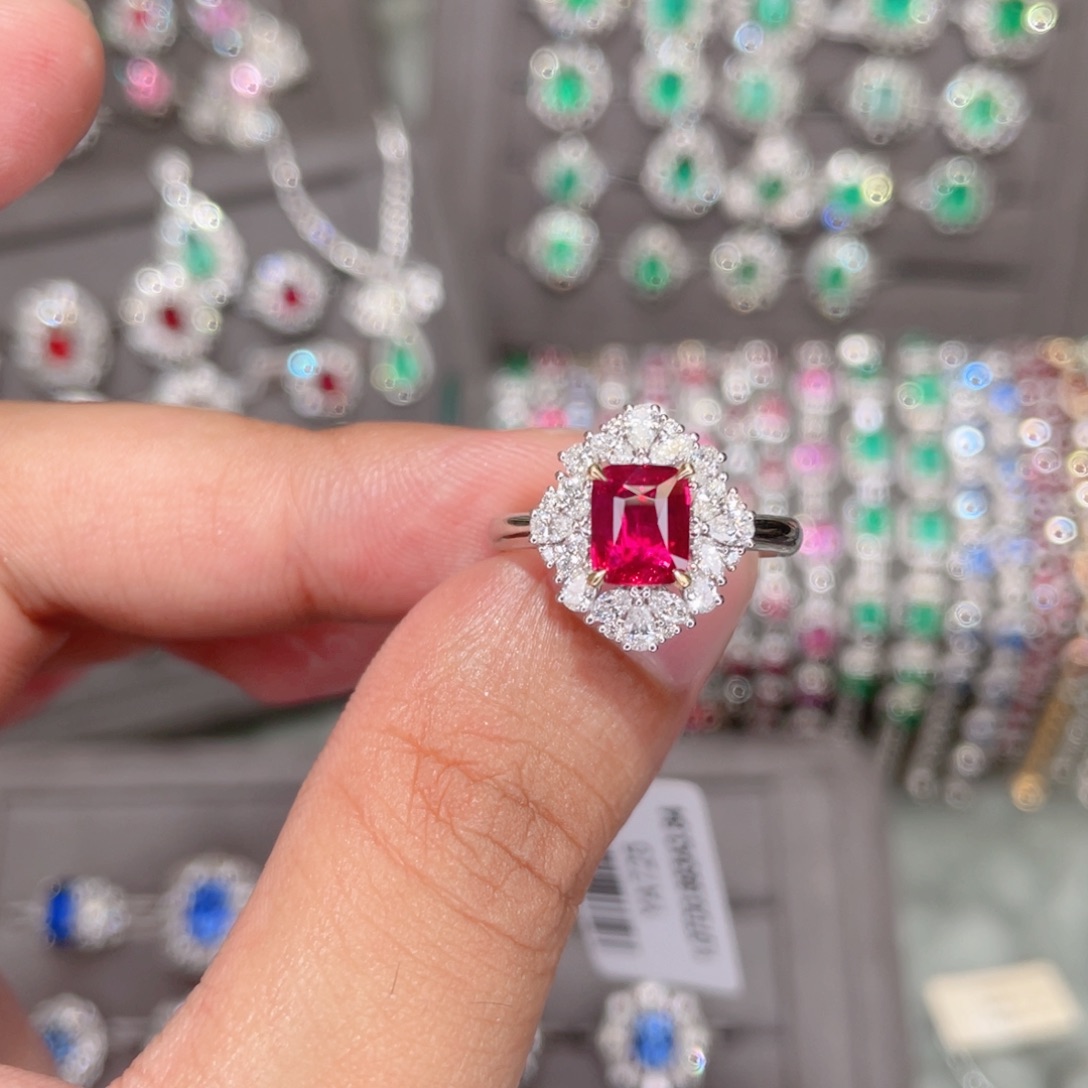 R***n18K金镶嵌戒指红宝石1.07ct 无烧鸽血