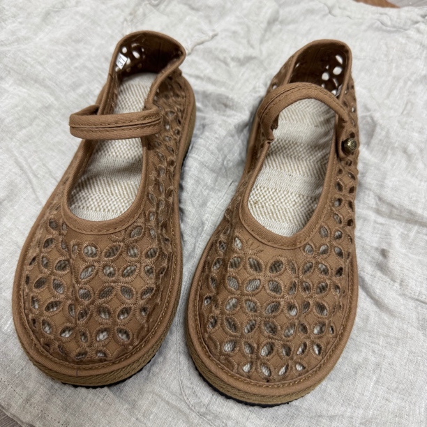 二囍古朴2504161幸运花镂空夏季布鞋