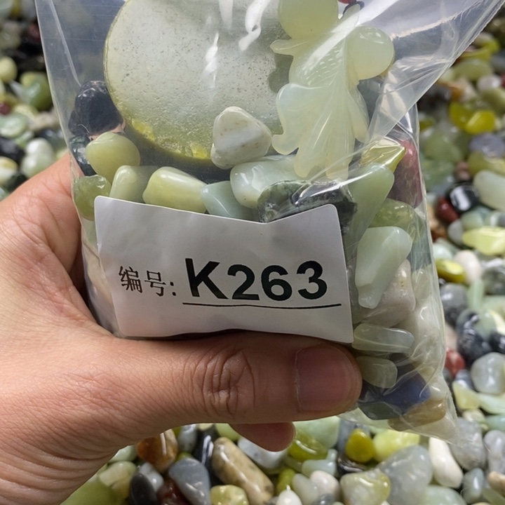 蛇纹石玉鱼缸石未镶嵌