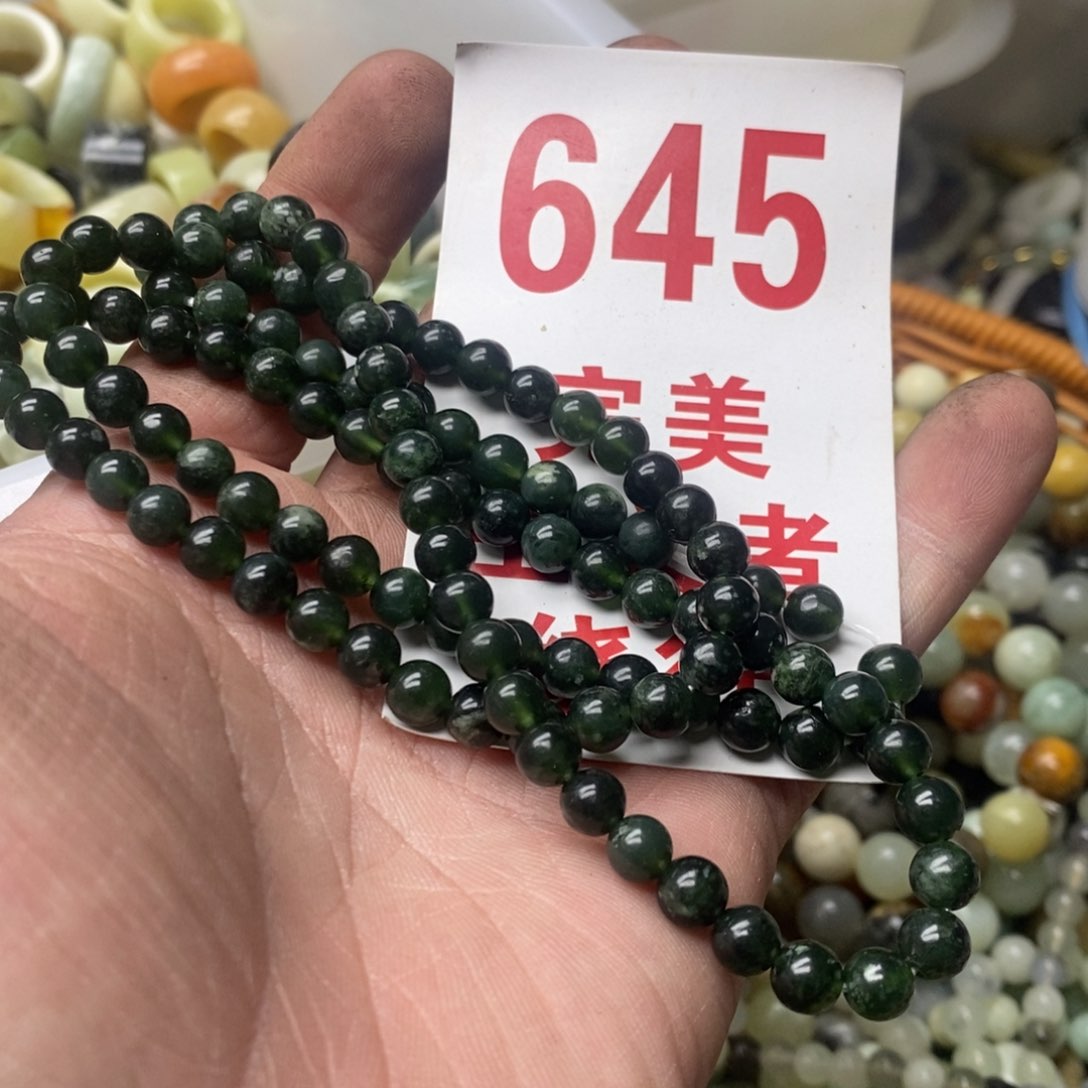 蛇纹石玉挂坠未镶嵌