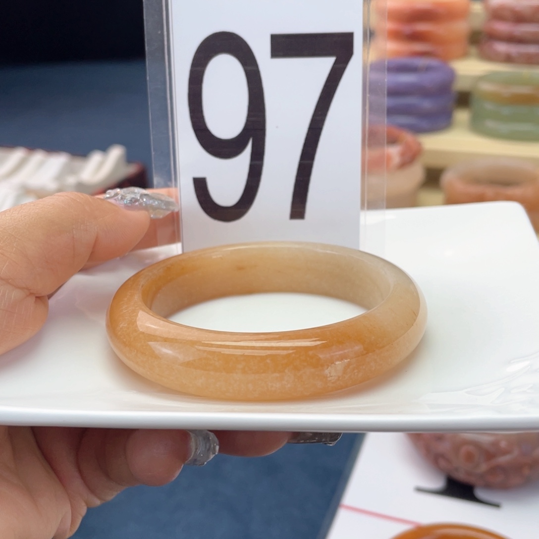 石英质玉未镶嵌手镯