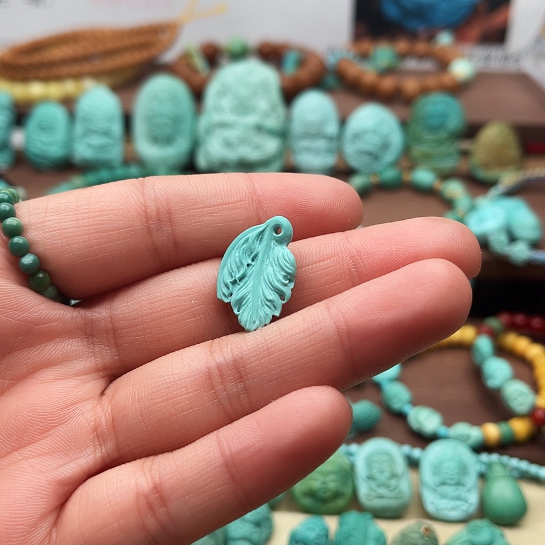 绿松石未镶嵌颈饰