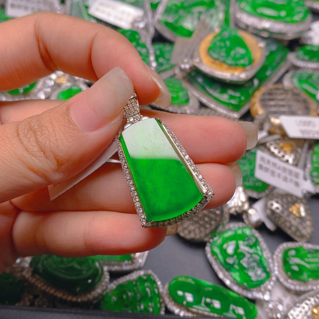 翡翠颈饰银S925镶嵌8888888