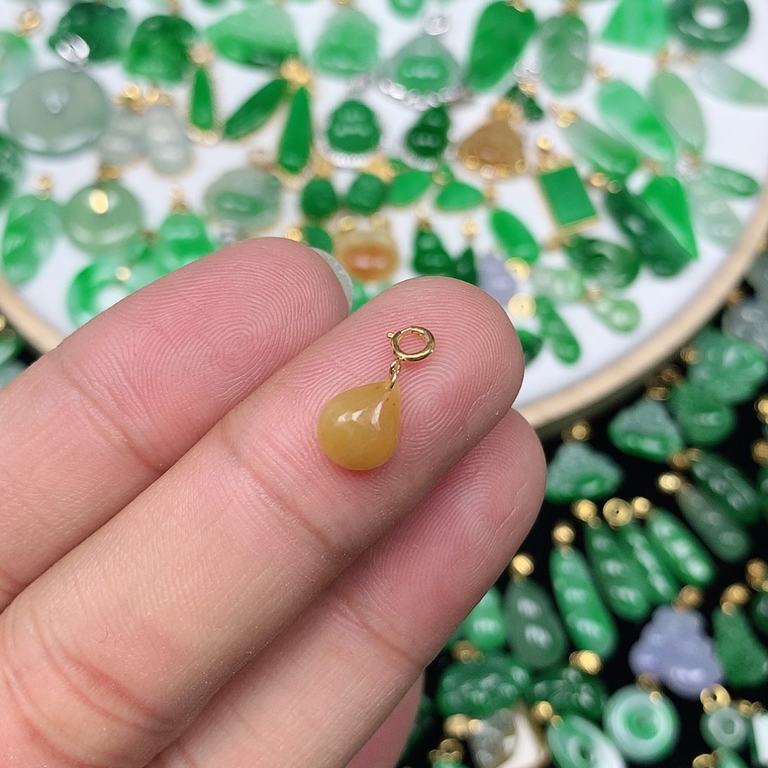 翡翠配石18K金扣头 小巧精美黄翡小水滴