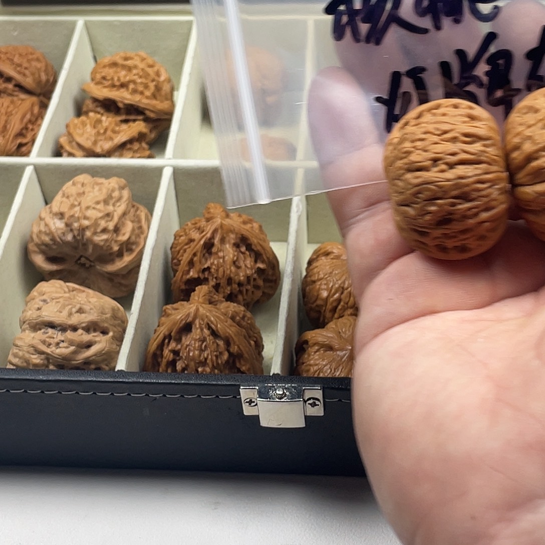 吊坠文玩核桃哈哈这才刚看到这两人