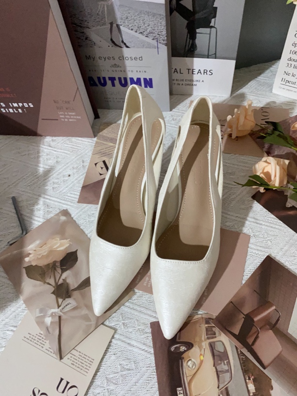 法式米白色2025年新款镂空高跟鞋