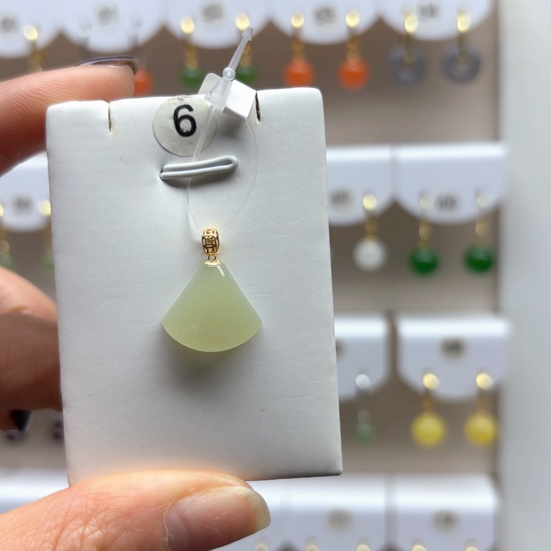 和田玉吊坠(不含链)18K金镶嵌2