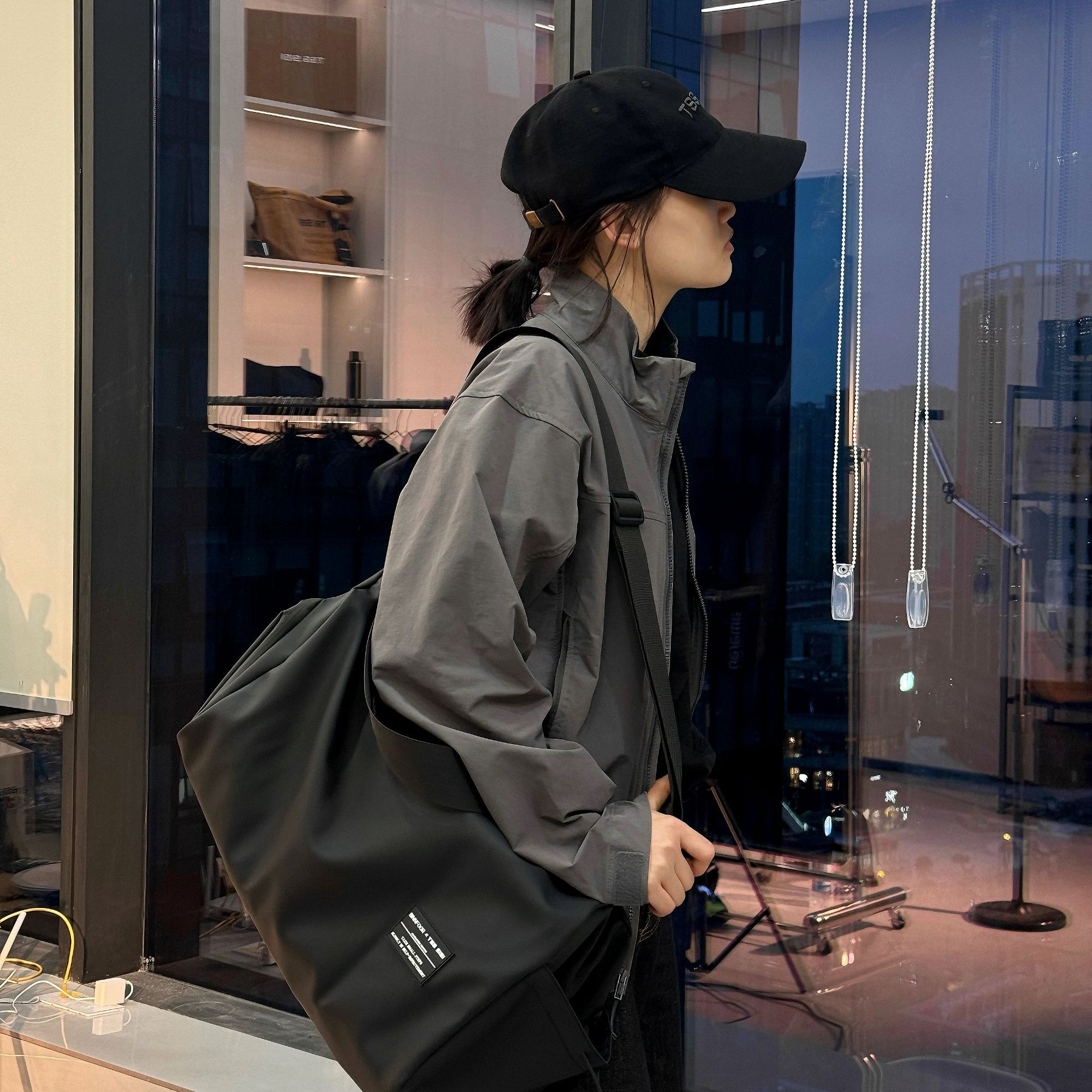 TSSSISI 新款大容量多用途双肩带防泼水牛津布健身包