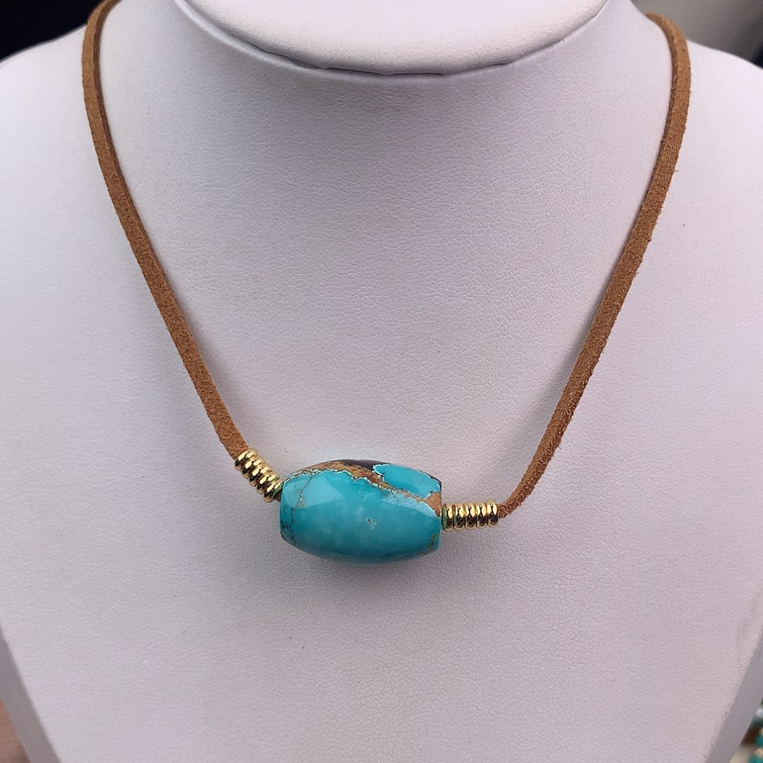 绿松石未镶嵌颈饰