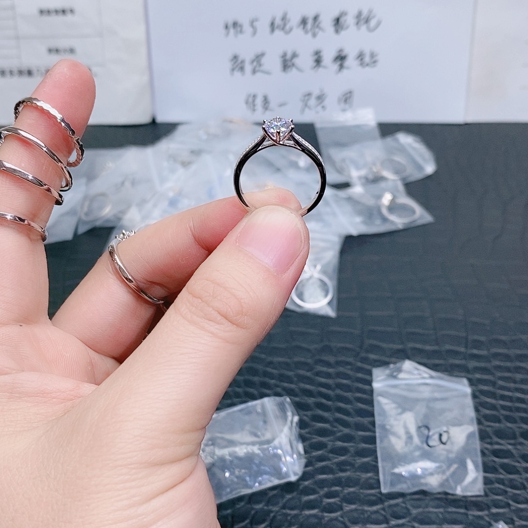 合成碳硅石925银星光皇后1克拉20码