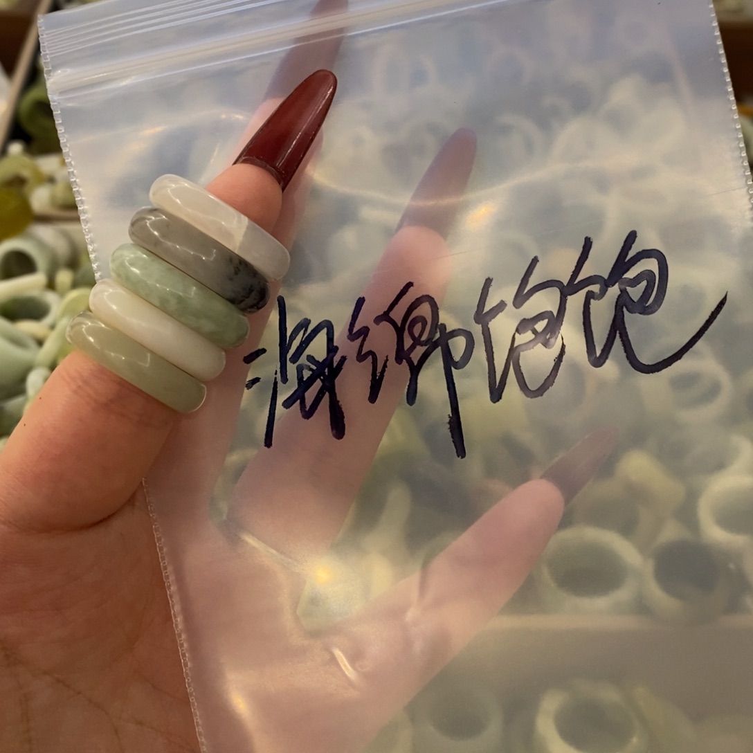 海***饱蛇纹石玉未镶嵌戒指