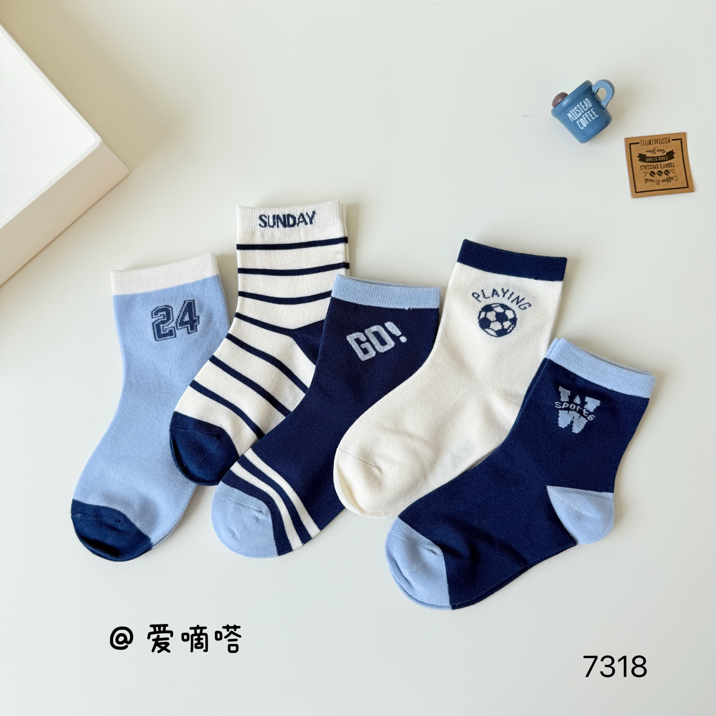 爱嘀嗒7318儿童袜子男童秋冬蓝色足球字母精梳棉中筒新款
