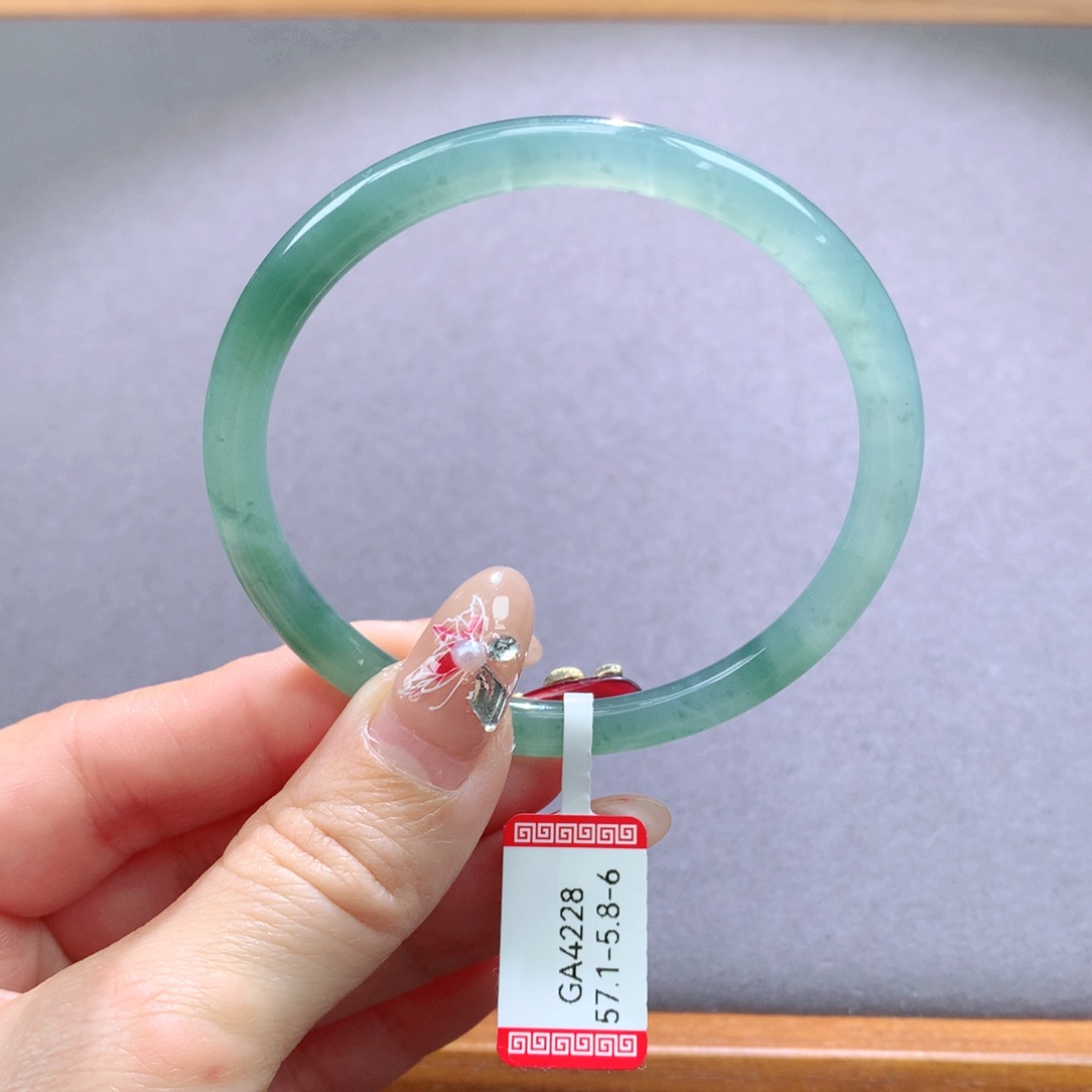 翡翠手镯未镶嵌天然翡翠手镯叮当镯