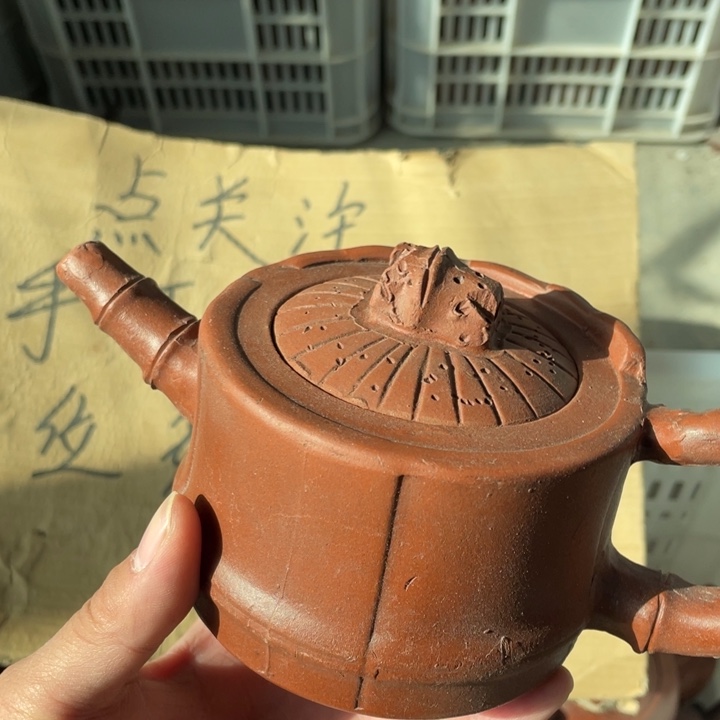 老厂紫砂壶一件。