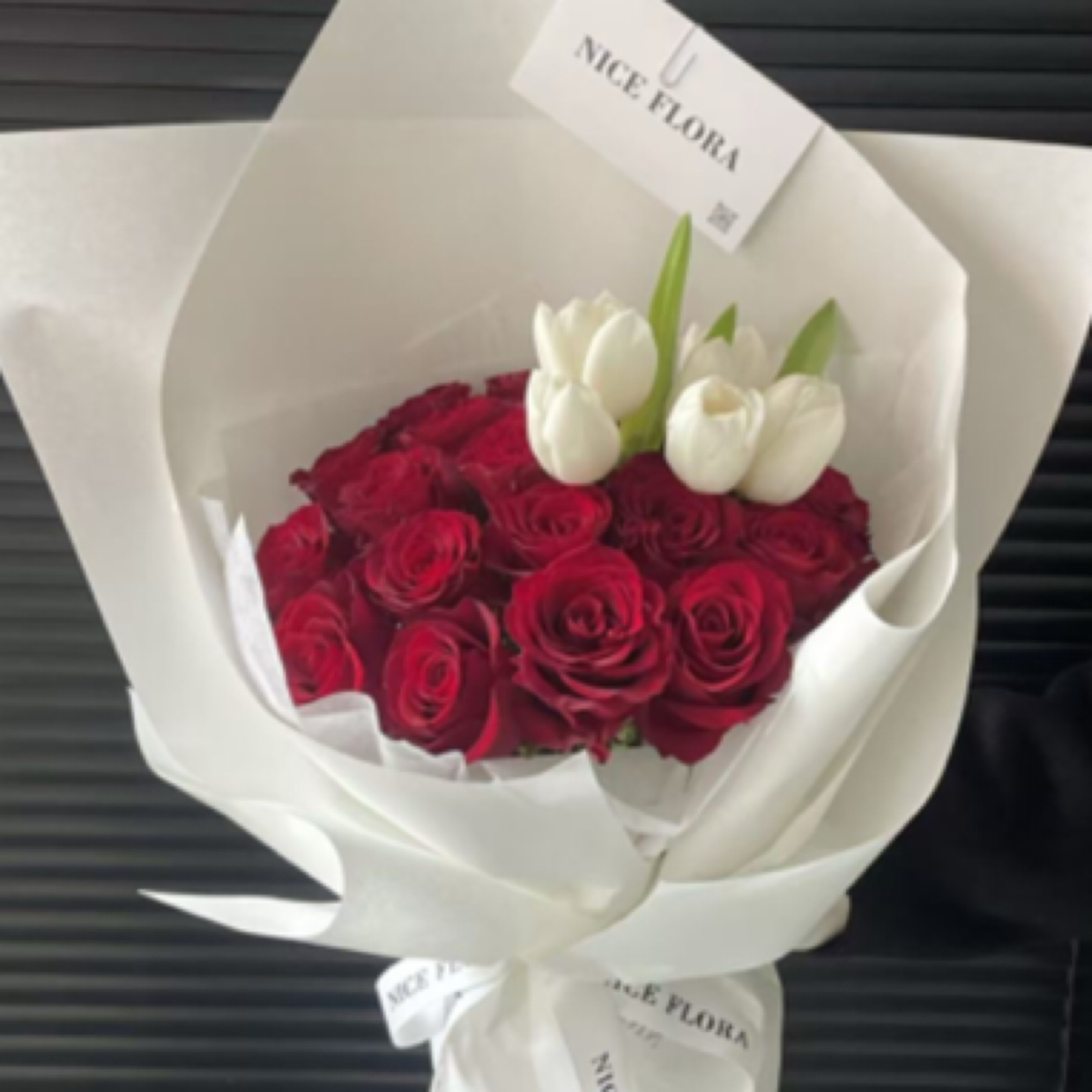 【情人节礼物】14支品质高原红搭配5支郁金香花束送女友送爱人情人节礼物鲜花店送花上门