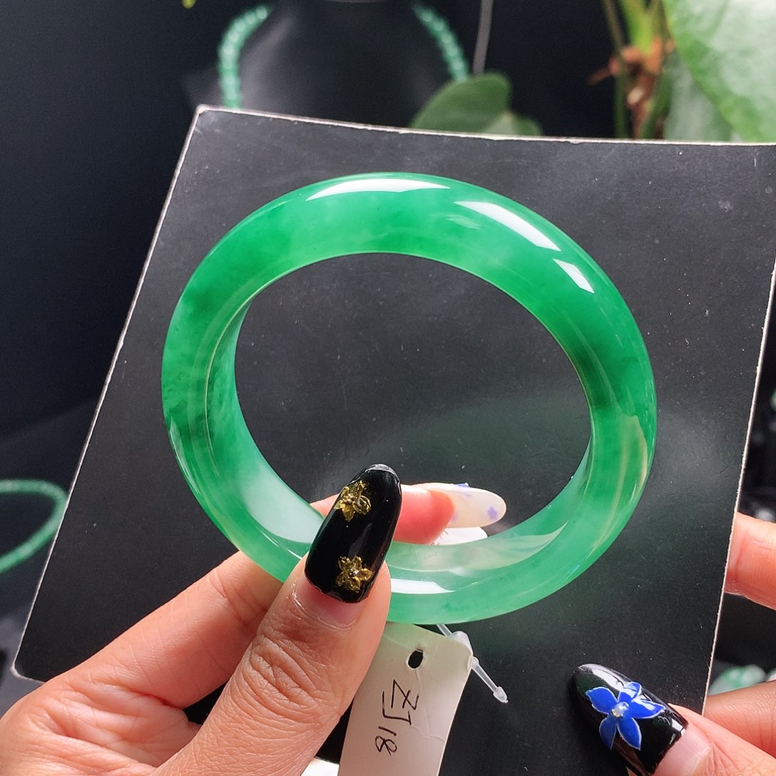 淳***享石英质玉未镶嵌手镯56