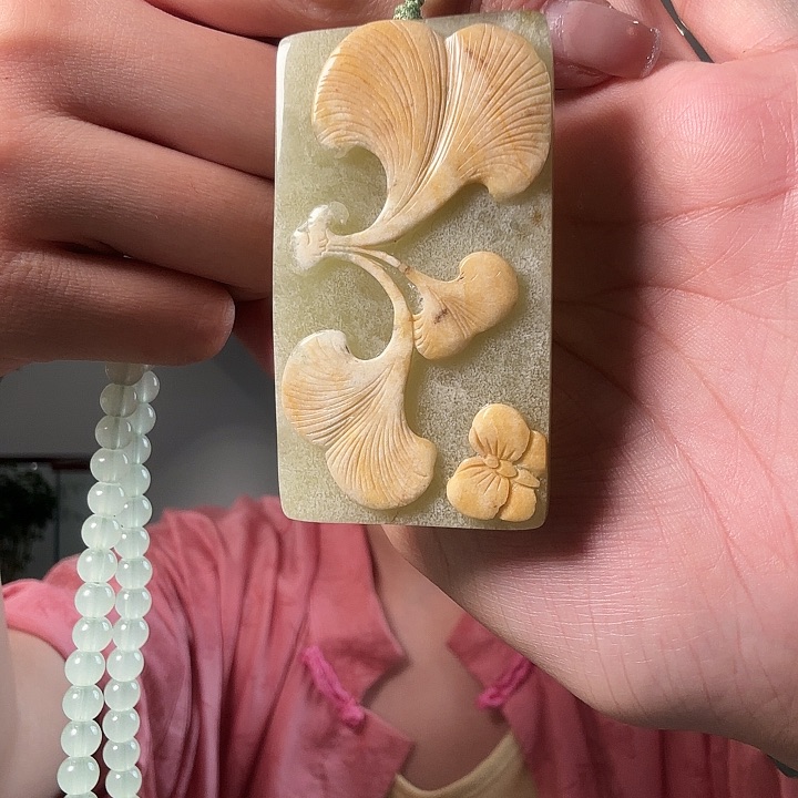 七***姐蛇纹石玉未镶嵌颈饰