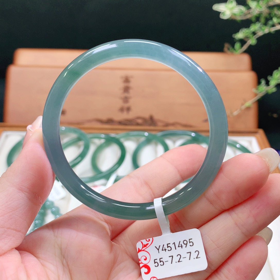 翡翠手镯未镶嵌良**伴天然