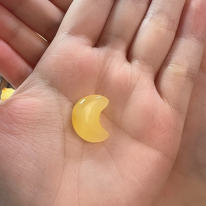 琥珀裸石未镶嵌小月亮滴流