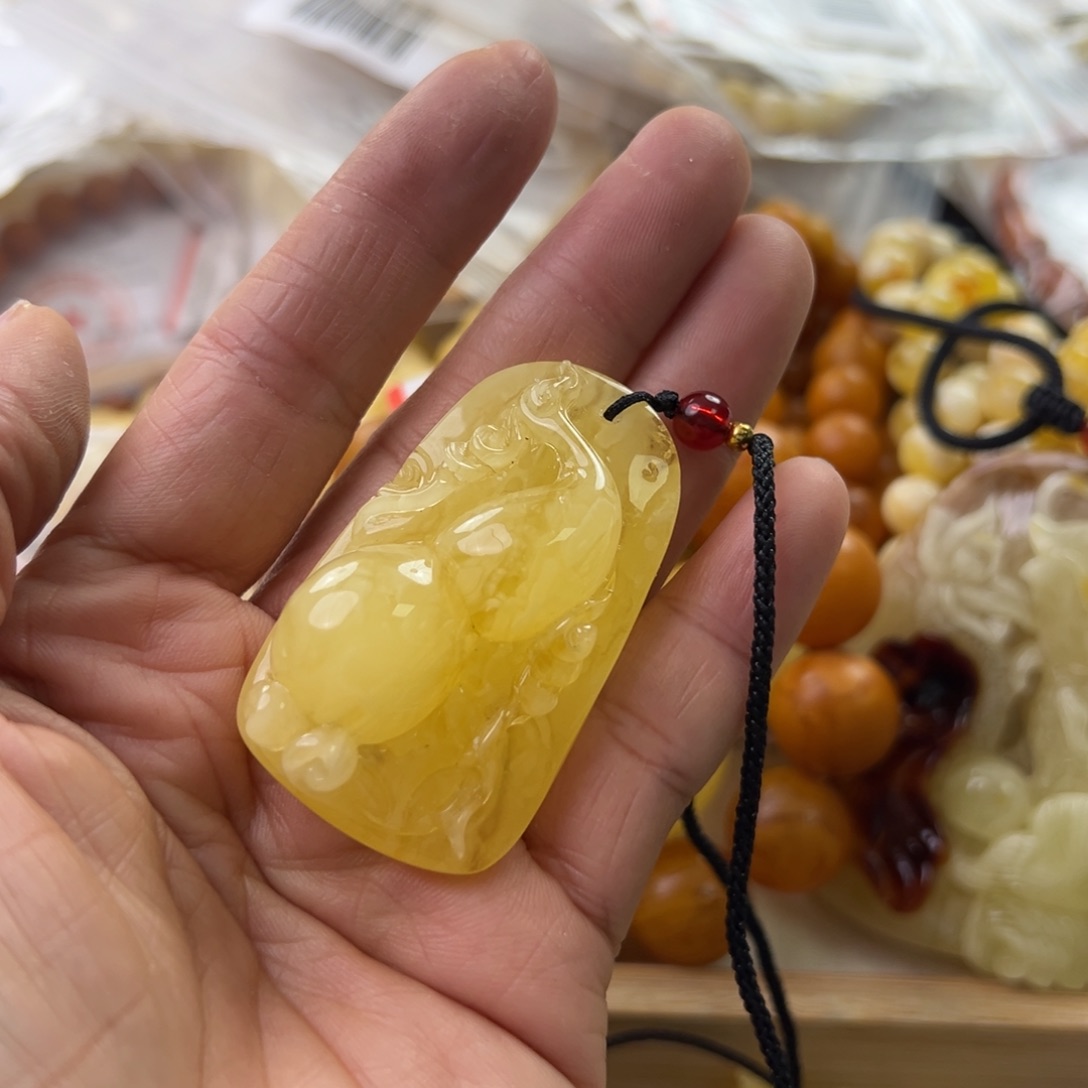 琥珀珠宝奇石未镶嵌