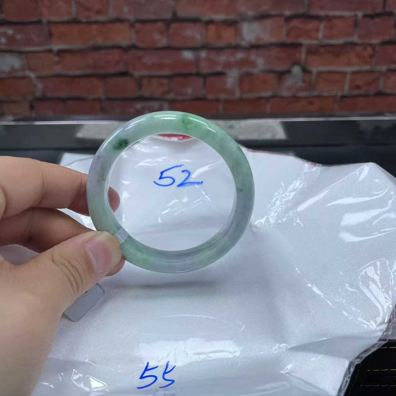 毛货手镯需精细抛光/52