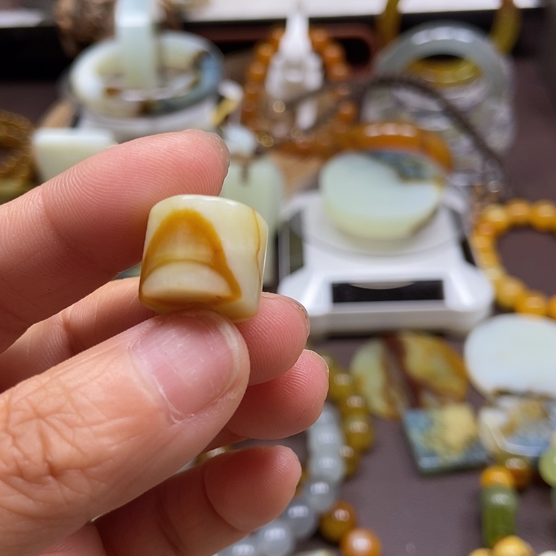 深***桃蛇纹石玉未镶嵌手串