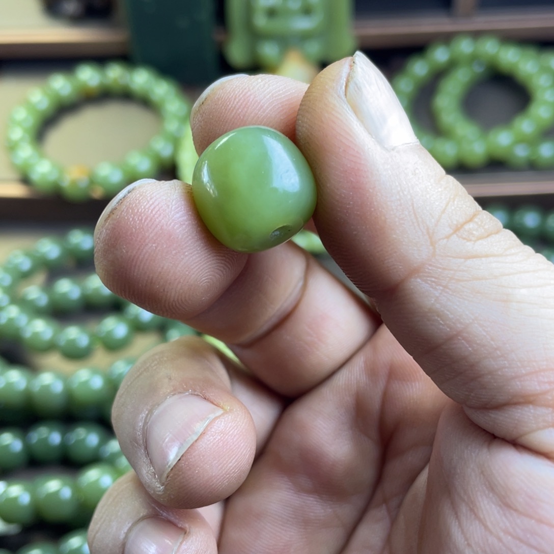 岫岩老玉（透闪石质玉）手链未镶嵌