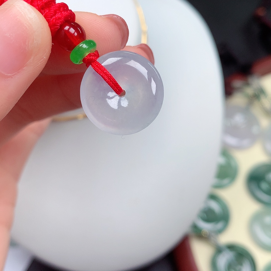 翡翠颈饰未镶嵌平安扣