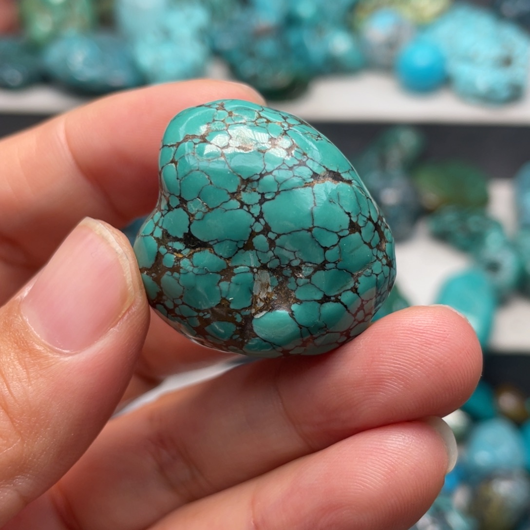 大***。绿松石未镶嵌颈饰