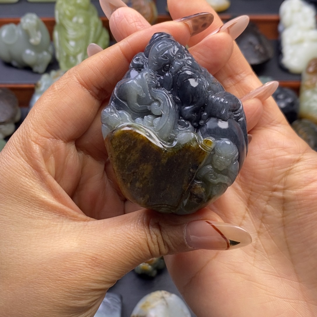 涂***侵和田玉未镶嵌挂件