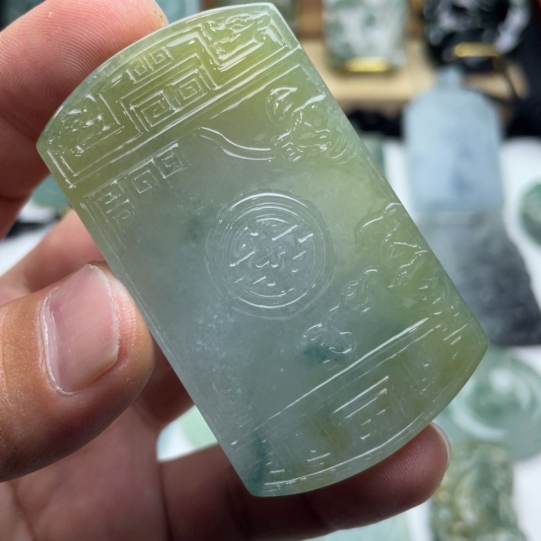 翡翠未镶嵌颈饰无事牌