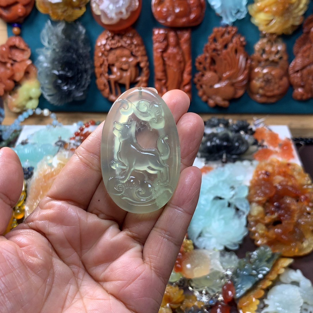 蛇纹石玉挂坠未镶嵌