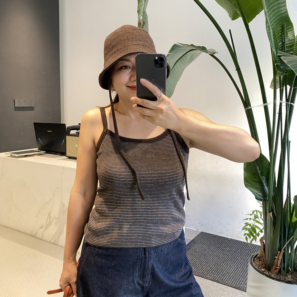 简约舒适咖条纹吊带背心女秋冬内搭外穿羊毛百搭上衣