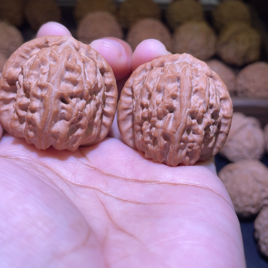 Y***y文玩核桃把件三角白练手