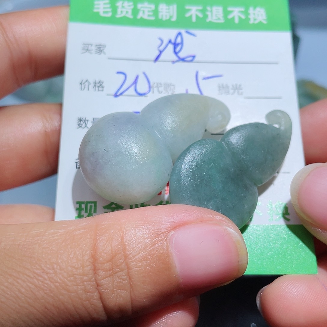 翡翠颈饰未镶嵌浅***影