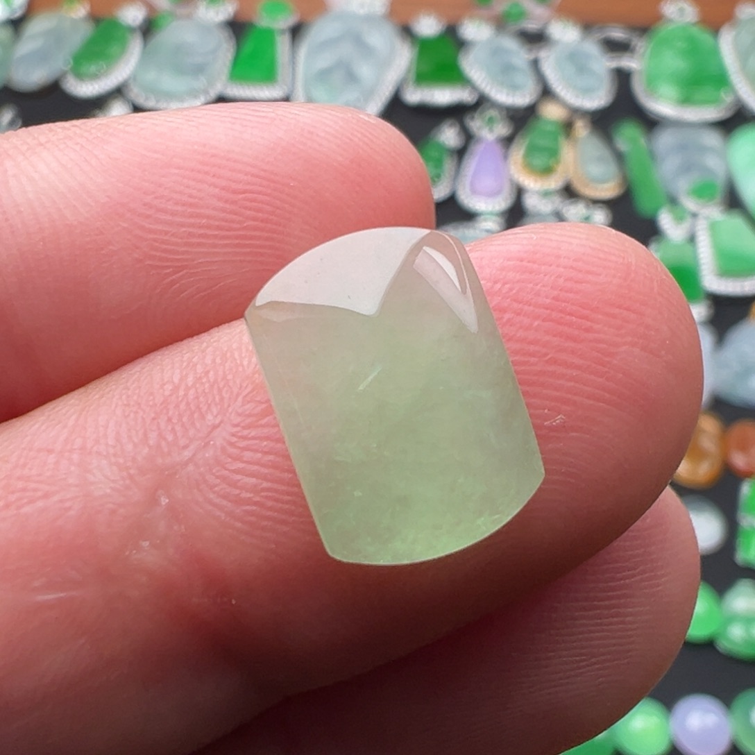 翡翠颈饰未镶嵌马鞍12.3