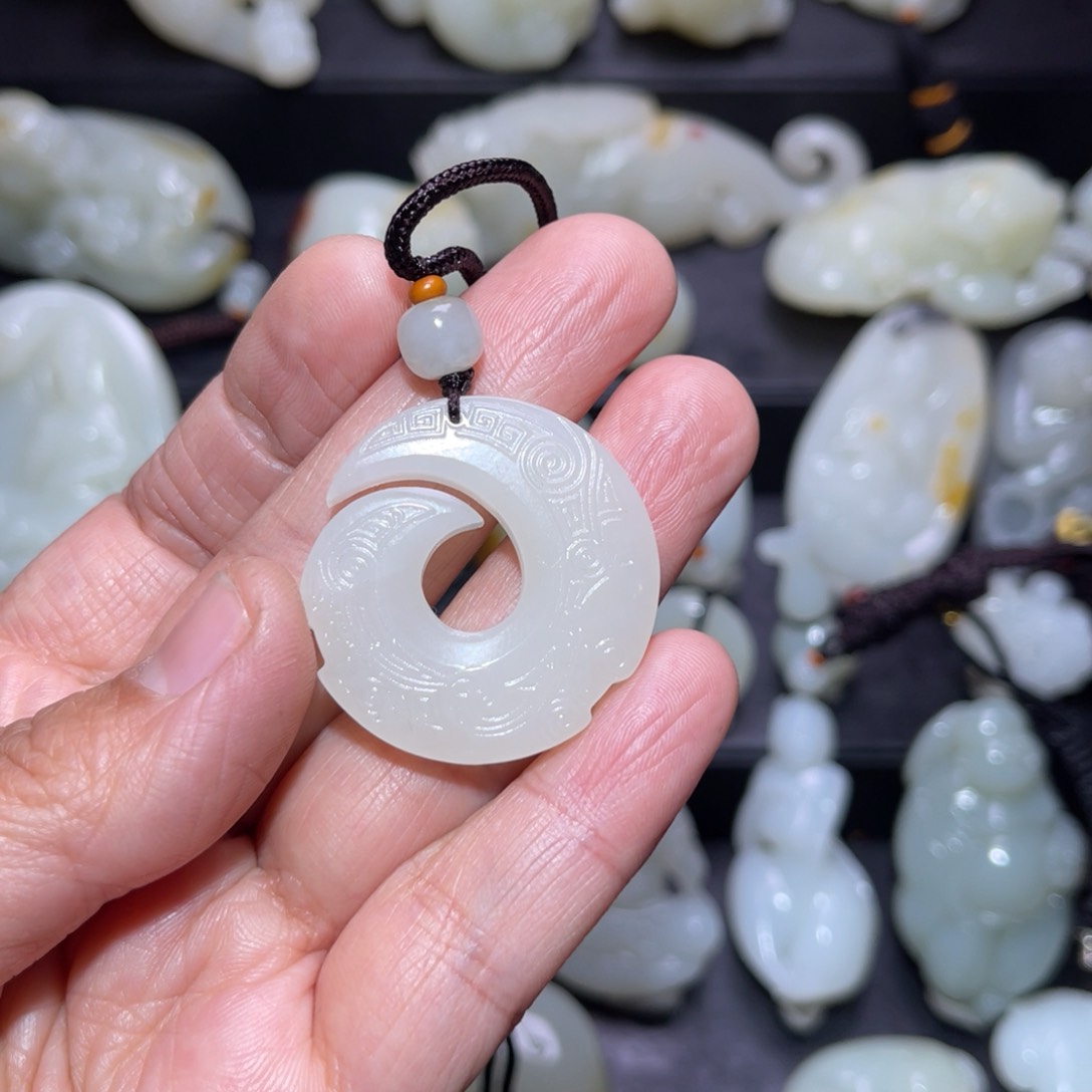 和田玉颈饰未镶嵌