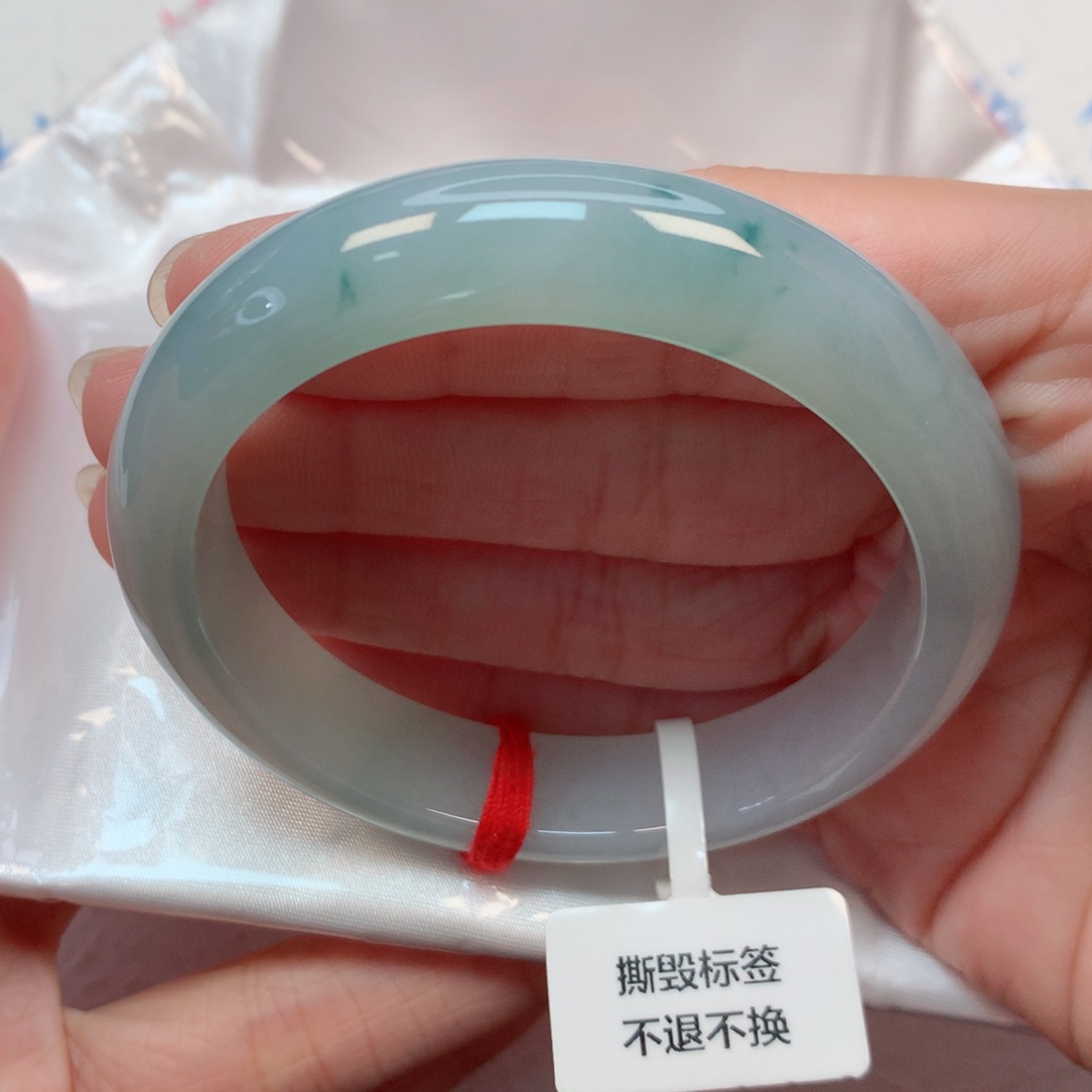翡翠手镯未镶嵌55圈 蓝底飘蓝花 无纹裂