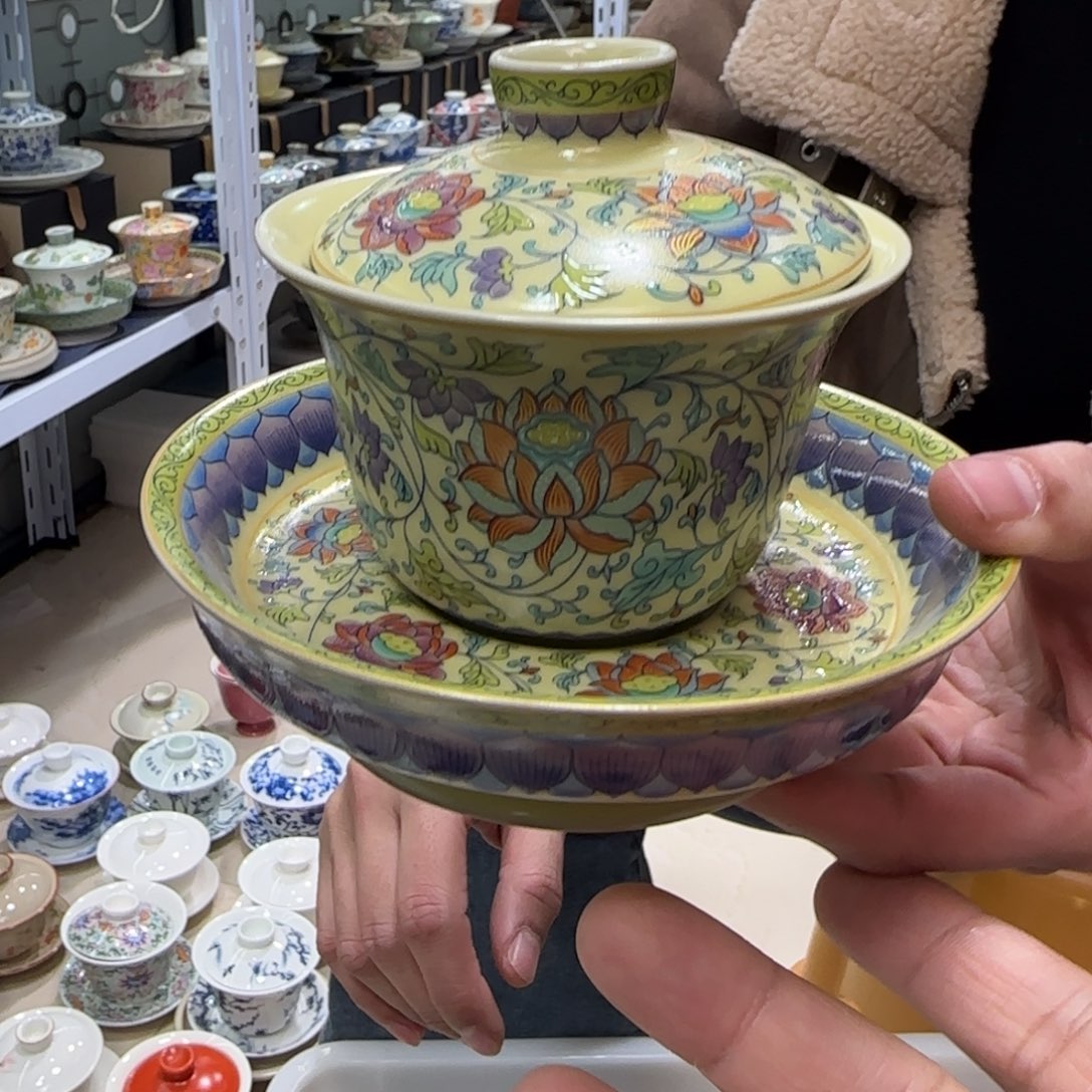 高温下的高温天气使人心情愉悦