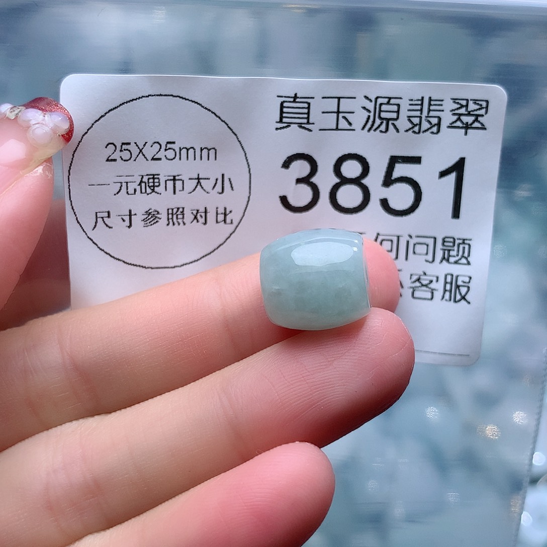 翡翠颈饰未镶嵌3851。  