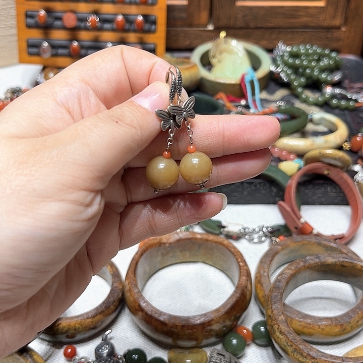 和田玉耳环未镶嵌