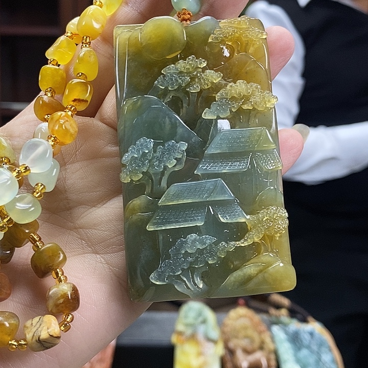 四***天蛇纹石玉未镶嵌颈饰