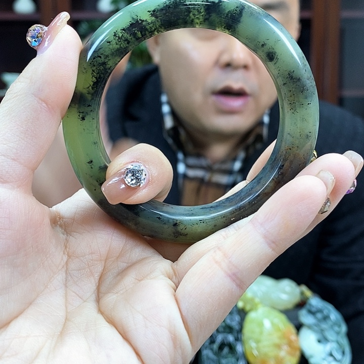 蛇纹石玉吊坠未镶嵌