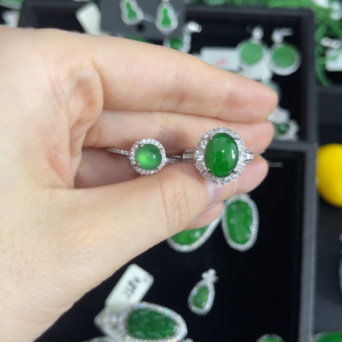 伊***轲翡翠银S925镶嵌戒指