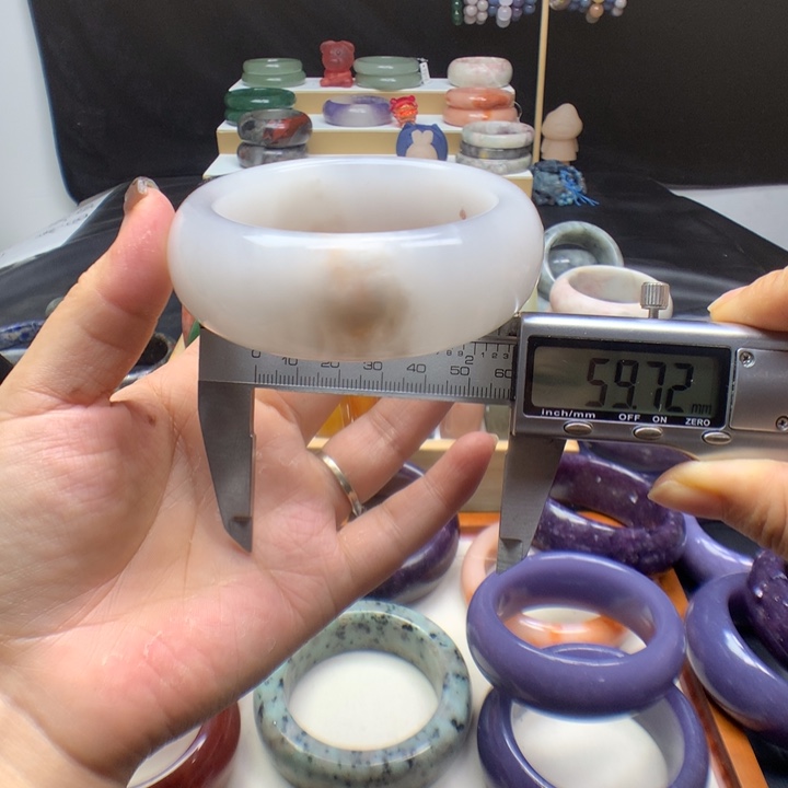 未镶嵌手镯石英质玉