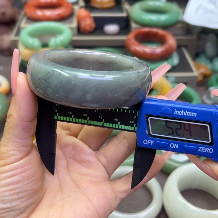 未镶嵌手镯石英岩玉