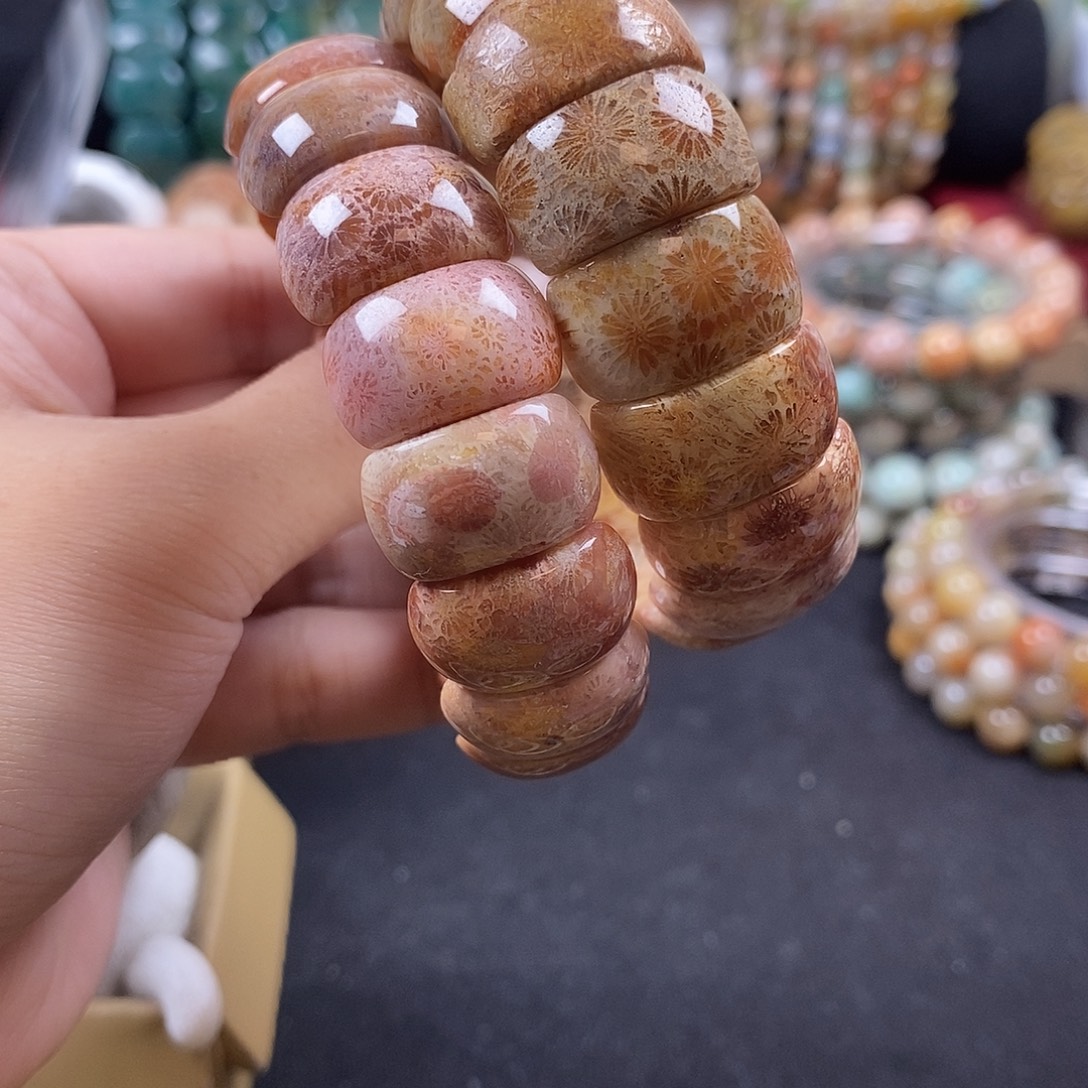 叶***紫硅化珊瑚（珊瑚玉）未镶嵌手牌