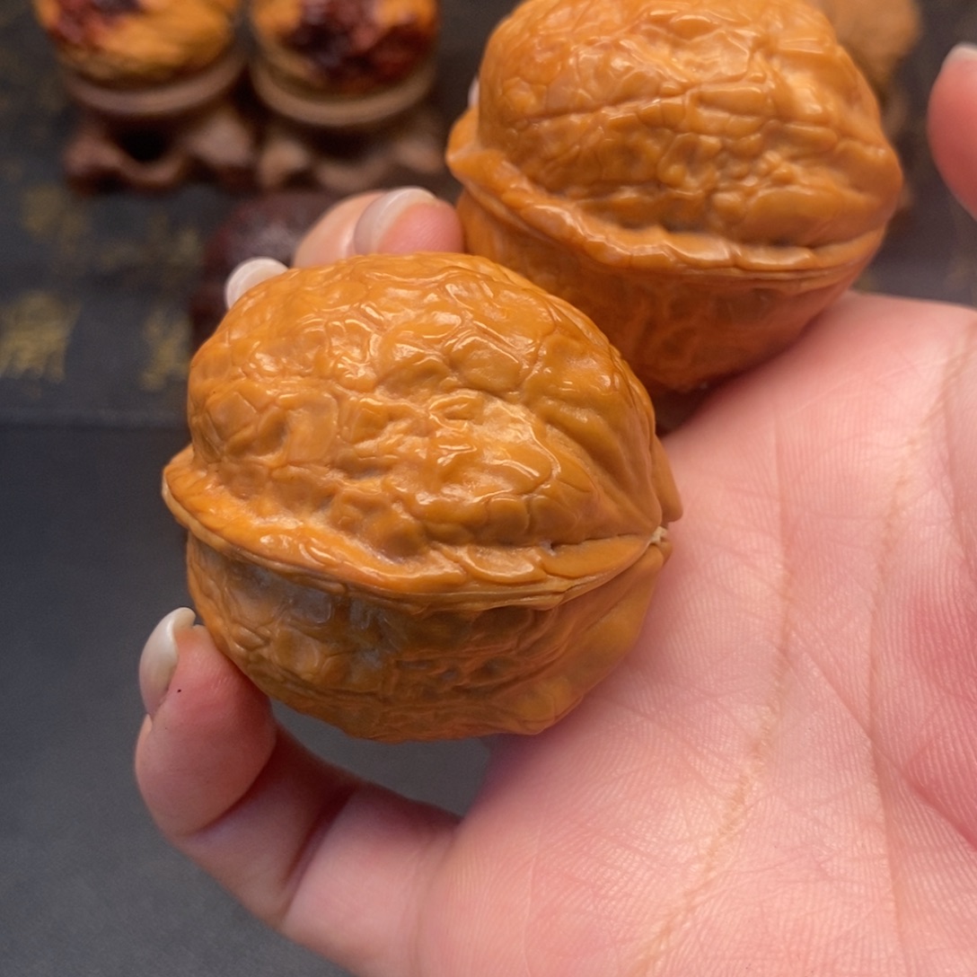 文玩核桃吊坠玉玲珑